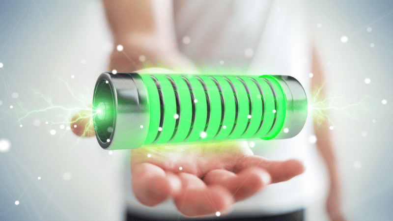 Darstellung einer Batterie in einer Hand.